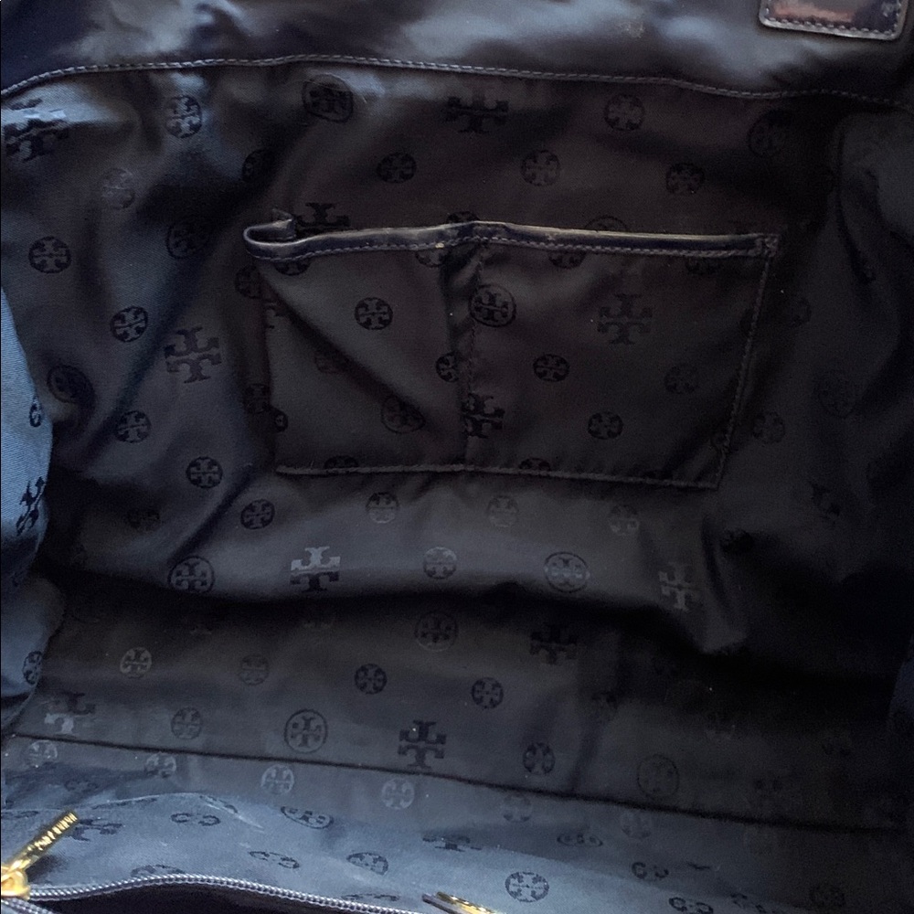 Tory Burch Ella Tote in navy blue - Picture 16 of 16